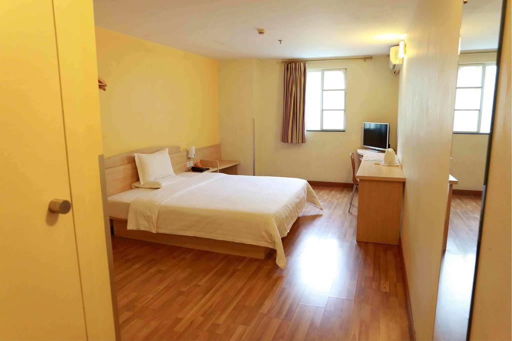 7days West Railway Station South Square Metro Station Hotel 2*